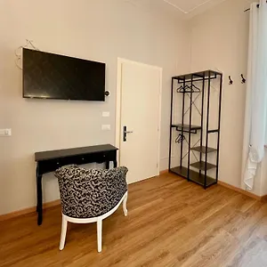 https://domus-44-rooms.hotelinveneto.com